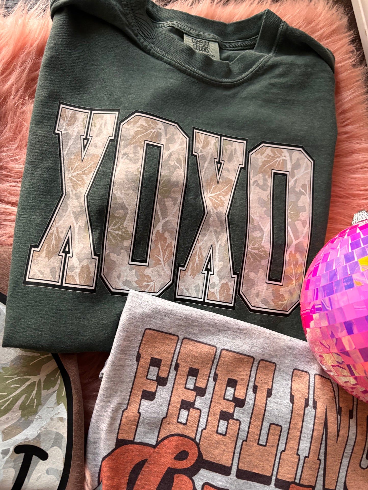 CAMO XOXO TEE