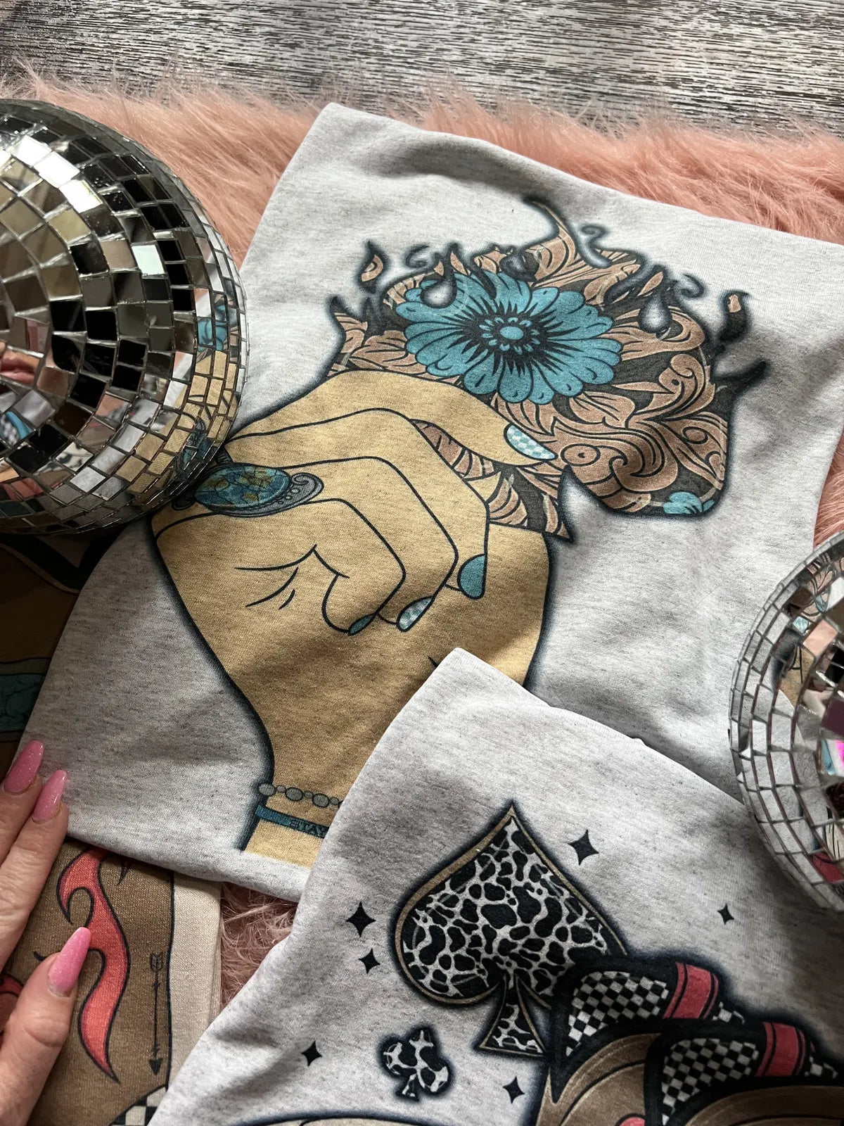 HOLD MY SPADE TEE