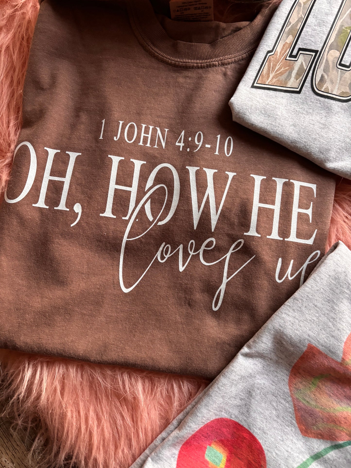 OH HOW HE LOVES US TEE