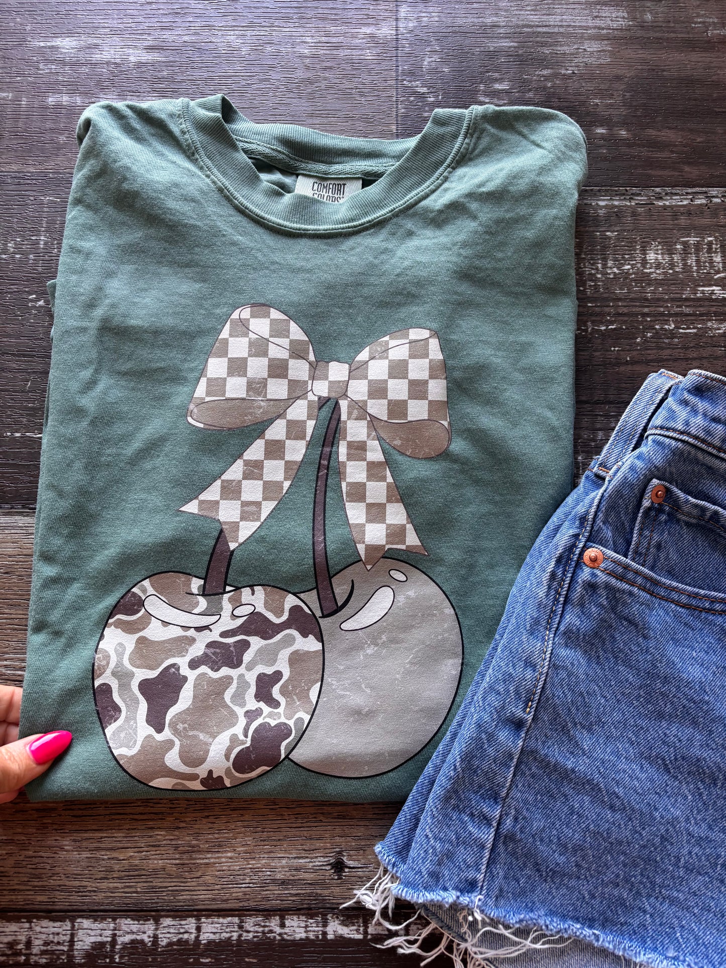 CHECKERED CAMO CHERRY TEE